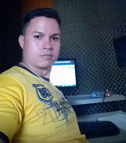 Wallace Locutor no Estúdio